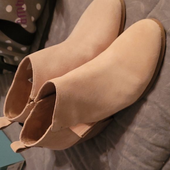 lea bootie toms